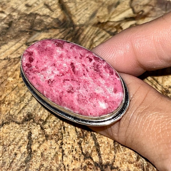 Bright Pink Thulite Ring Size 5 - Picture 7 of 15